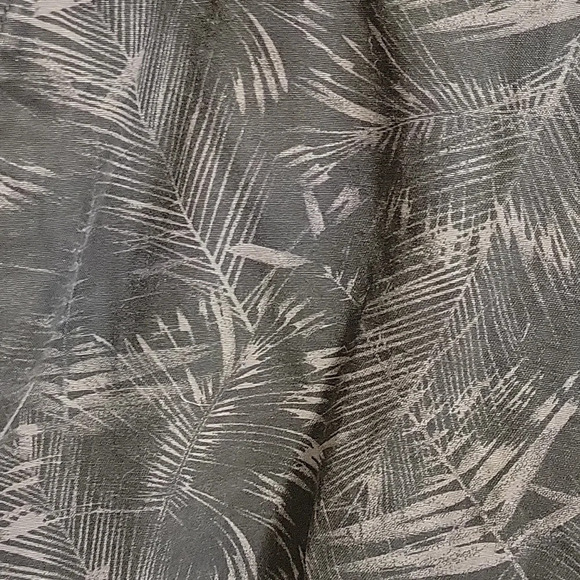 Mens Black pattern shorts‎ - Picture 2 of 4